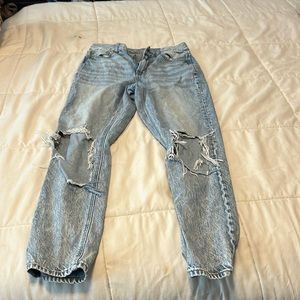 American Eagle size 2 ripped jeans